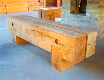 RUNA Plint 1140 mm - Bænk i Egetræssveller - Park og byrumsmøbel