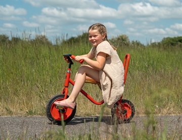 Cykel med massive gummihjul fra Rose Cykel. 4-7 år.