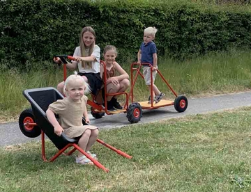 Robust trillebør til børn fra Rose Cykler - I kender den fra børnehaven. Dansk produceret