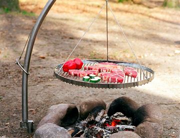 Rund grillrist i rustfri stål - her som ophæng over bålsted