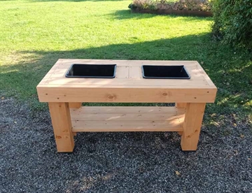 Sand og vandbord til legepladsen - ude legekøkken