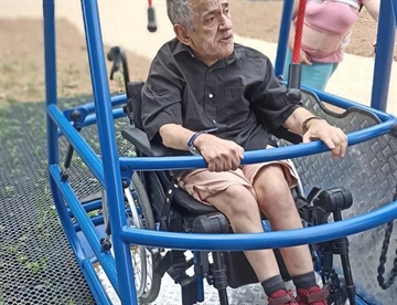 Saturn gondolgynge - Gynge udviklet til kørestolsbrugere