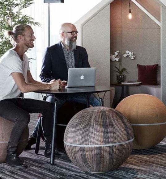 Siddebold - ergonomisk bold til kontor - Office Ballz