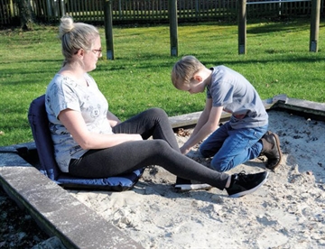 Gulvstol med justerbart ryglæn - kan bruges både ude og inde - Sitzfix