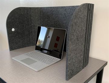 Foldbar bordskærm/skærmvæg i filt
