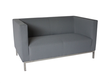 2 personers sofa fra Argo sofaserie - her betrukket med stof