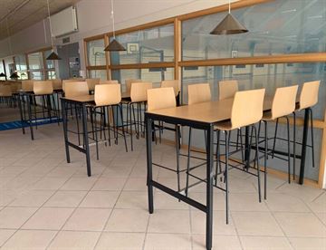 Spela stabelbar højstol - Barstol med mange muligheder