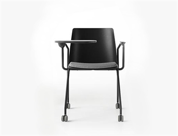 Polytone stabelbar stol m armlæn - her med sidebord, polstret sæde og hjul