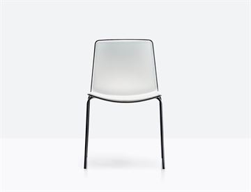 Tweet stabelbar stol fra Pedrali - her med sort pulverlakeret stel og hvid/sort sæde (BI_NE) 