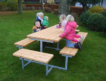 Langbord med bænke uden ryg - stort bord/bænkesæt med plads til ca. 16 pers.