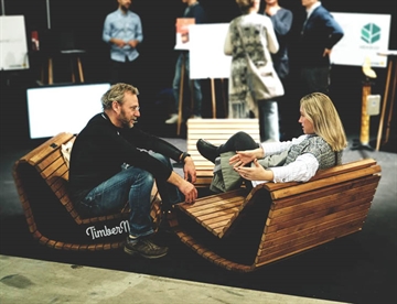 TimberChair vippestol her i bred model - Vippende loungestol
