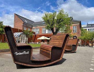 TimberNest - Socialt byrumsmøbel - Vippemøbel