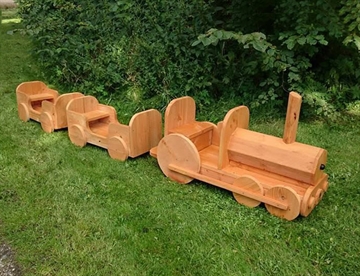 Tog med vogne til legepladsen - Legeredskaber i træ til sjove rollelege / temalege