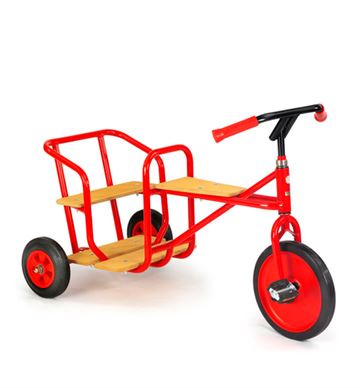 Taxacykel fra Rose cykler - sjovt trehjulet institutionskøretøj med bagsæde og massive gummihjul.