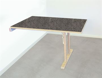 Væghængt bord med støjdæmpende linoleum