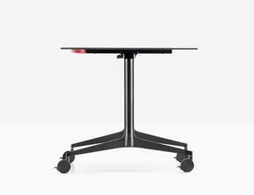 Flip top bord med laminat overflade - Ypsilon Tilting fra Pedrali