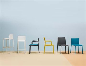 Volt stoleserie fra italienske Pedrali - Stabelstole velegnet til brug som cafestole, konferencestole mv.