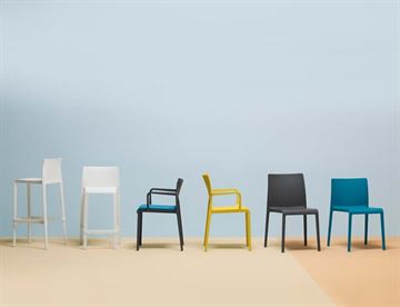 Volt stoleserie fra italienske Pedrali - Stabelstole velegnet til brug som cafestole, konferencestole mv.